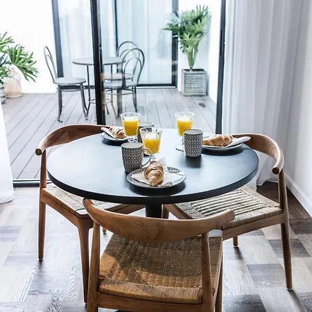 Terreno Suites